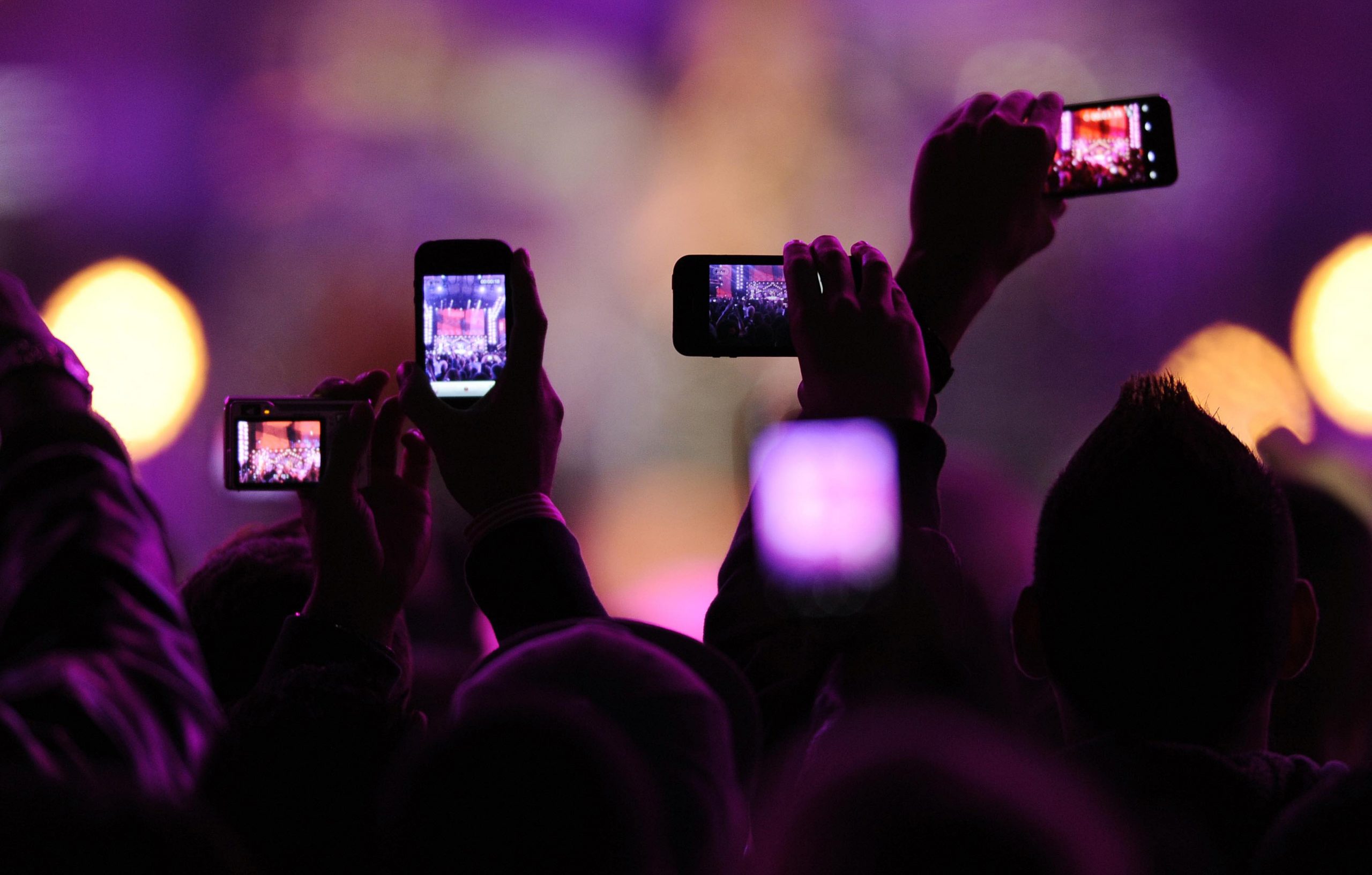 Phones concerts scaled